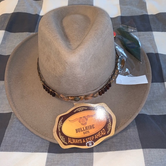Bullhide Western Hat - Picture 1 of 3